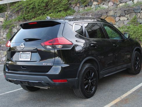 Used 2017 Nissan Rogue SV AWD/4WD image 9