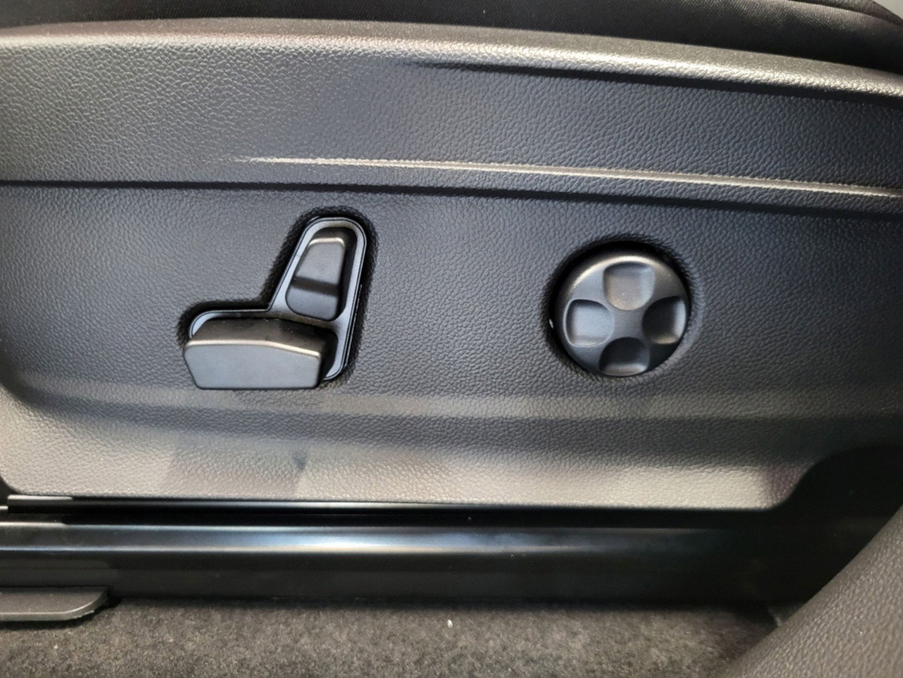 New 2025 Alfa Romeo Stelvio Sprint AWD/4WD image 16