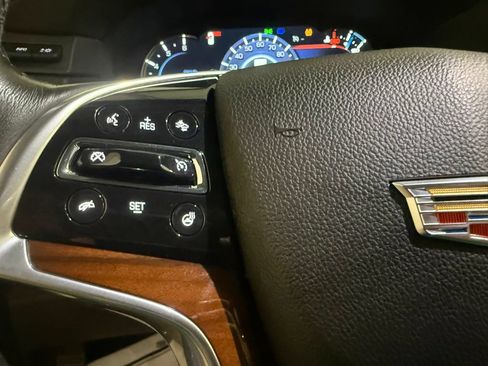 Used 2018 Cadillac Escalade ESV Luxury AWD/4WD image 33