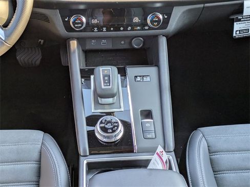 New 2025 Mitsubishi Outlander SE image 21