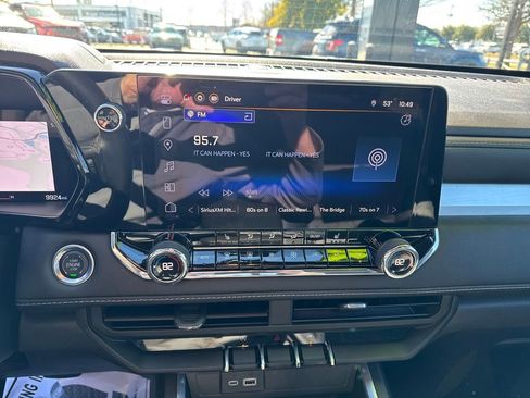 Used 2025 Chevrolet Colorado LT w/ LT Convenience Package image 24