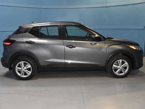 New 2025 Nissan Kicks Play S FWD image 17