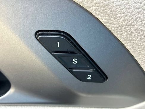 Used 2023 Chrysler Pacifica Touring-L FWD image 19