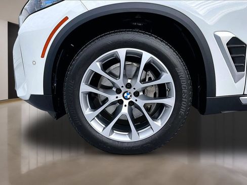 Used 2025 BMW X5 xDrive40i w/ Parking Assistance Package AWD/4WD image 32