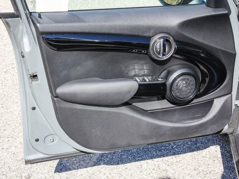Used 2019 MINI Cooper 4-Door Hardtop w/ Premium Package FWD image 18
