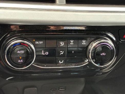 Used 2024 Chevrolet Trax LT FWD image 27