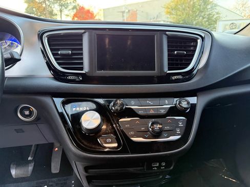 Used 2018 Chrysler Pacifica Touring Plus w/ S Appearance Package image 40