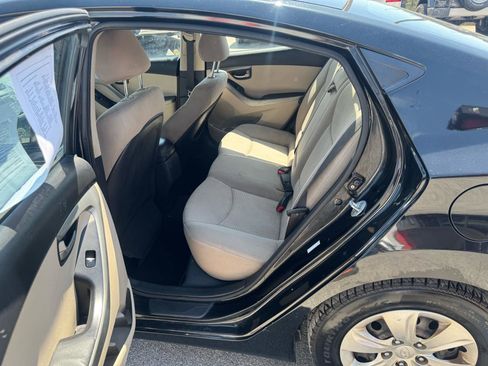 Used 2016 Hyundai Elantra SE image 11