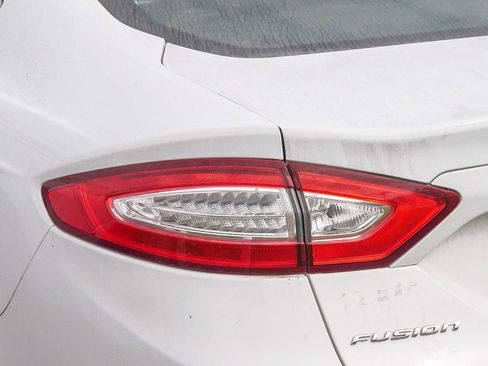 Used 2014 Ford Fusion SE FWD image 10