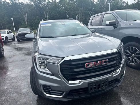 Used 2024 GMC Terrain SLE w/ Driver Convenience Package AWD/4WD image 4