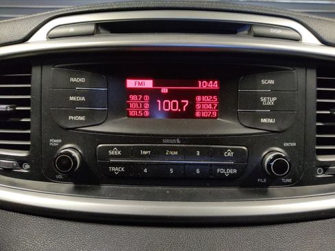 Used 2017 Kia Sorento L FWD image 25