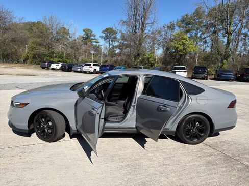 Certified 2025 Honda Accord SE image 17