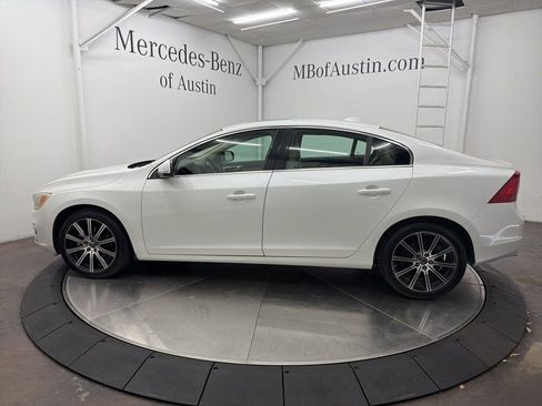 Used 2017 Volvo S60 T5 Inscription image 4