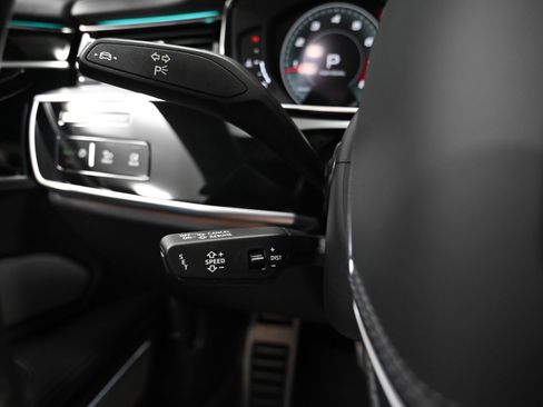 Used 2022 Audi S8 image 41