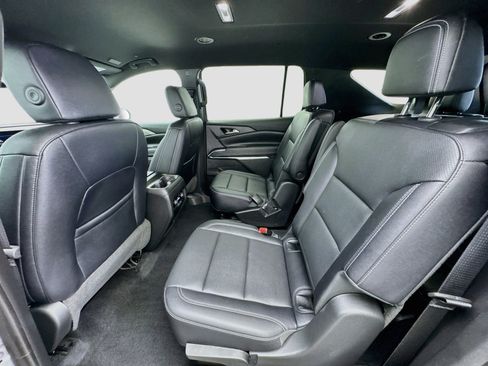 Used 2025 Chevrolet Traverse LT FWD image 15