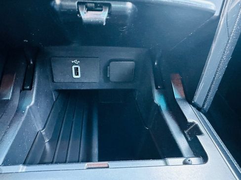 Used 2017 Ford Explorer XLT w/ Equipment Group 202A image 37