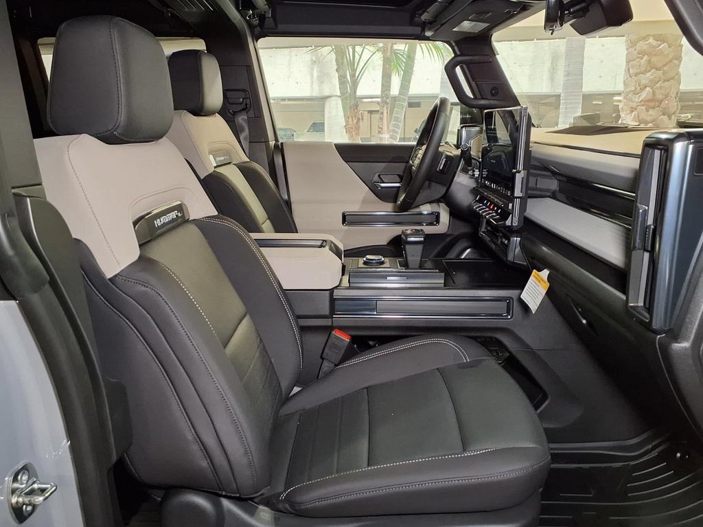 Used 2026 GMC Hummer EV SUV w/ LPO, Illumination Package AWD/4WD image 6