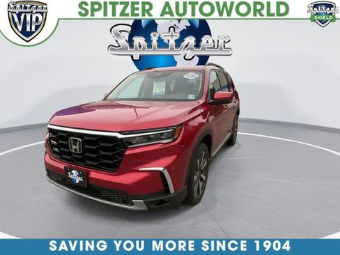 Used 2025 Honda Pilot Touring image 3