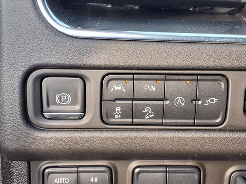 Used 2021 Chevrolet Suburban Premier w/ Premium Package image 11