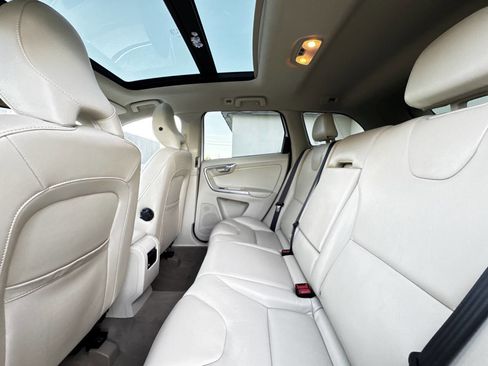 Used 2015 Volvo XC60 T5 Premier image 13