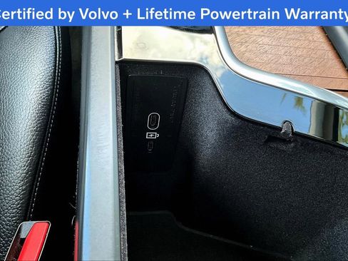 Certified 2025 Volvo XC90 B6 Plus image 32