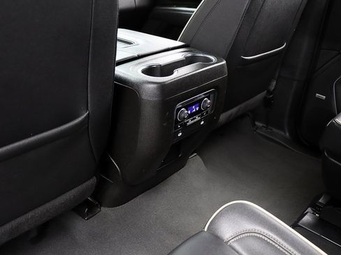 Used 2023 Chevrolet Suburban Premier image 14