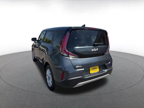 Used 2025 Kia Soul LX w/ LX Technology Package FWD image 9