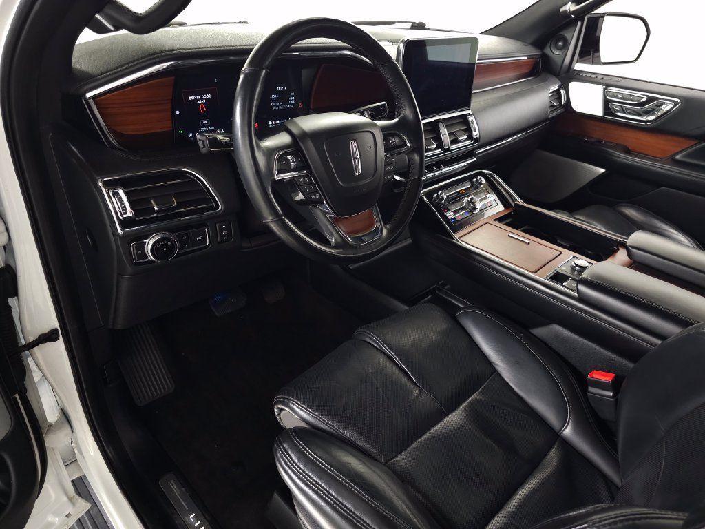 Used 2020 Lincoln Navigator L Reserve w/ Luxury Package AWD/4WD image 17
