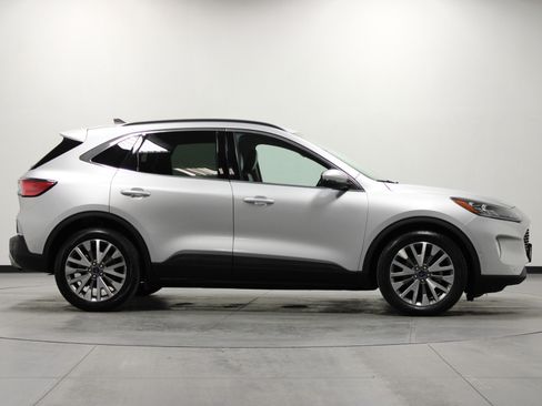 Used 2020 Ford Escape Titanium image 3