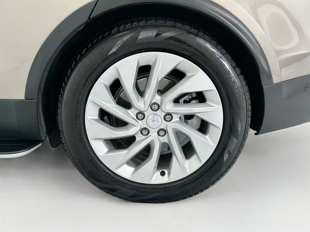Certified 2025 Land Rover Discovery S AWD/4WD image 30