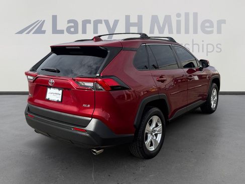 Used 2019 Toyota RAV4 XLE w/ Carpet Mat Package image 5