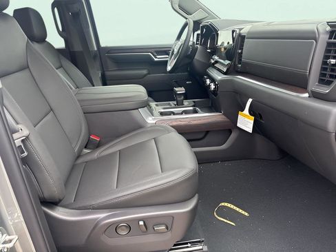 New 2026 GMC Sierra 1500 SLT image 4