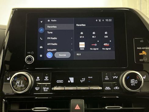 Used 2024 Toyota Highlander XLE image 19