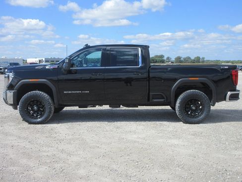 New 2025 GMC Sierra 2500 SLE w/ SLE Value Package; image 10