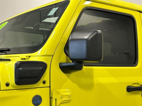 Used 2024 Jeep Wrangler Unlimited image 12