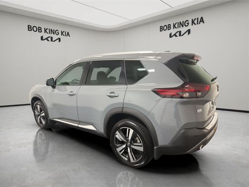 Used 2022 Nissan Rogue SL FWD image 3