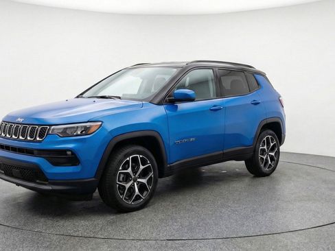 Used 2025 Jeep Compass Limited AWD/4WD image 3
