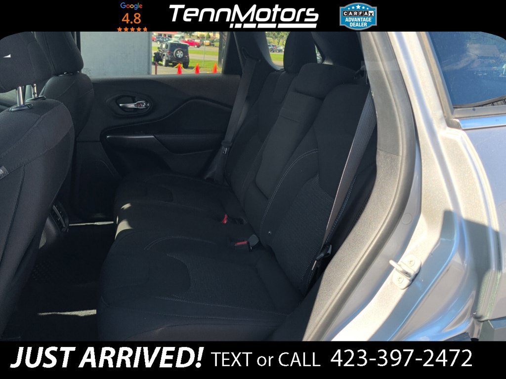 Used 2019 Jeep Cherokee Latitude w/ Cold Weather Group AWD/4WD image 14