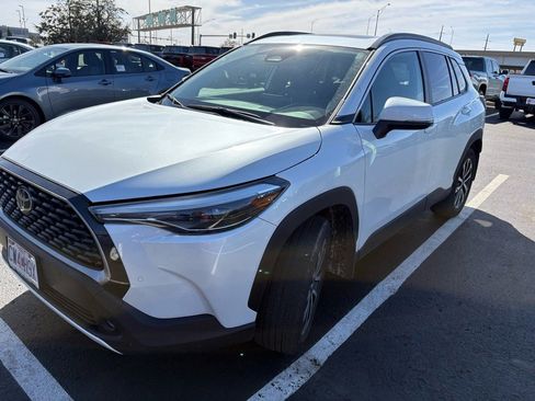 Used 2023 Toyota Corolla Cross XLE w/ Convenience Package image 3