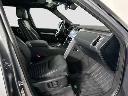 Certified 2025 Land Rover Discovery Dynamic SE image 27