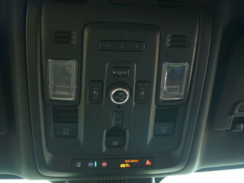 Used 2023 GMC Yukon Denali Ultimate AWD/4WD image 27