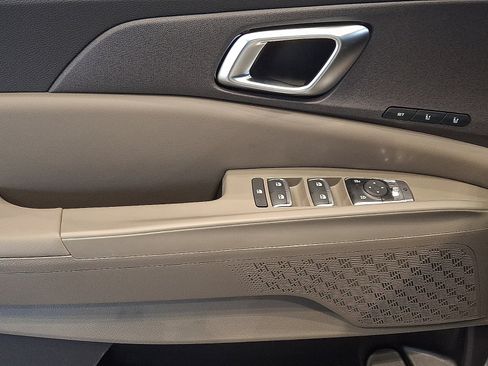New 2026 Kia Carnival EX FWD image 9