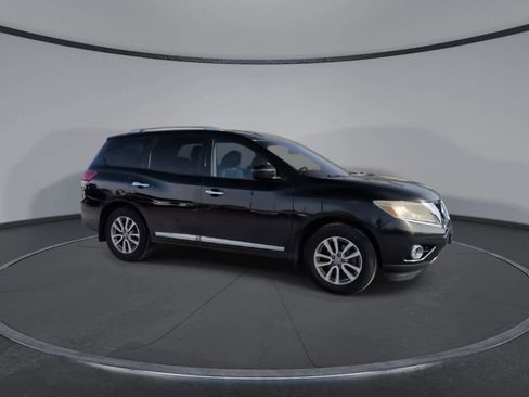Used 2016 Nissan Pathfinder SL image 2