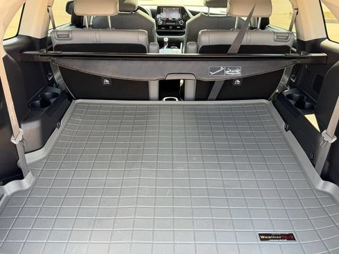 Used 2021 Toyota Highlander XLE FWD image 10
