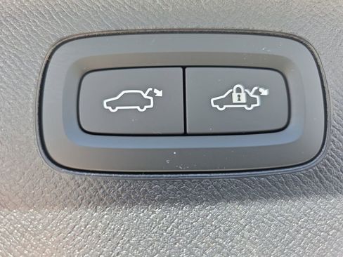 New 2026 Volvo XC90 B6 Ultra image 23