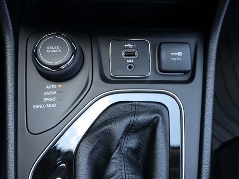 Used 2023 Jeep Cherokee Altitude Lux AWD/4WD image 23