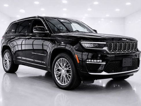 Used 2023 Jeep Grand Cherokee Summit w/ Luxury Tech Group V AWD/4WD image 7