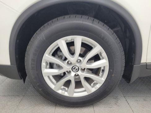 Used 2018 Nissan Rogue SV FWD image 31