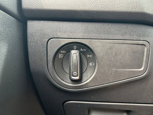 Used 2020 Volkswagen Tiguan SEL image 20