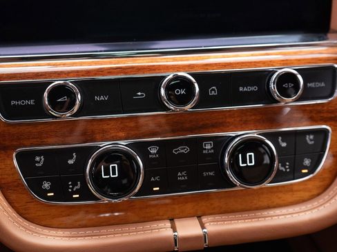 Certified 2021 Bentley Bentayga image 37